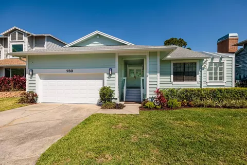 733 Captiva Ct NE, Saint Petersburg, FL 33702