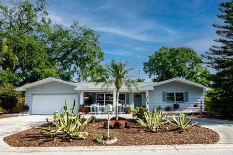 930 S Lyndhurst St, Dunedin, FL 34698