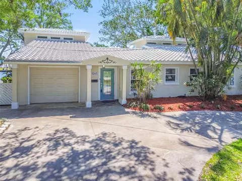 9265 Treasure Ln NE, Saint Petersburg, FL 33702