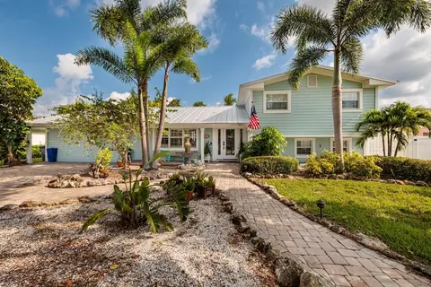 8723 Thornwood Ln, Tampa, FL 33615