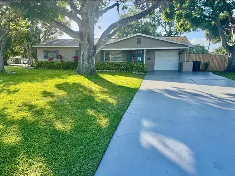 2400 62nd St N, Saint Petersburg, FL 33710