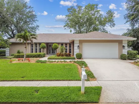 607 Grovewood Ln, Largo, FL 33770