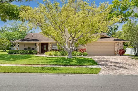 2550 Rolling View Dr, Dunedin, FL 34698