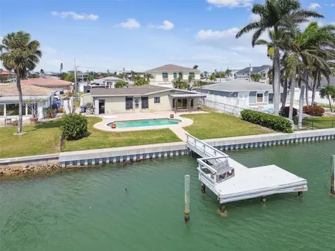 11340 5th St E, Treasure Island, FL 33706