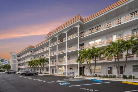 3128 59th St S #206, Gulfport, FL 33707