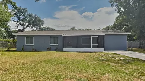 2105 Oakview Ln, Plant City, FL 33566
