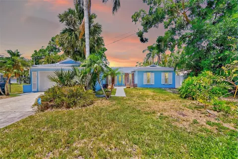 127 Lake Judy Lee Dr, Largo, FL 33771