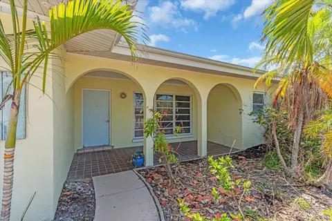 396 Avenida Madera, Sarasota, FL 34242