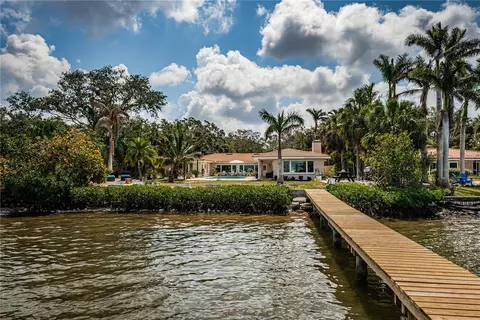 2834 Pelham Rd N, Saint Petersburg, FL 33710