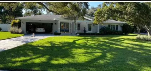 209 Rosery Rd, Belleair, FL 33756