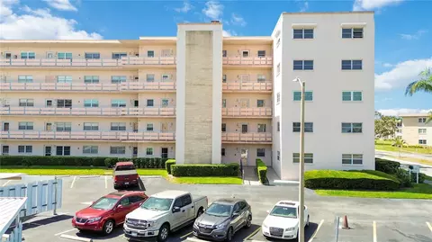 5623 80th St N #202, Saint Petersburg, FL 33709