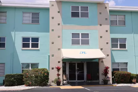 11447 Park Blvd #301, Seminole, FL 33772
