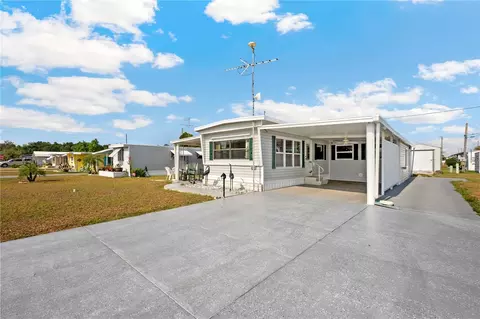 5251 Flint St, Zephyrhills, FL 33542