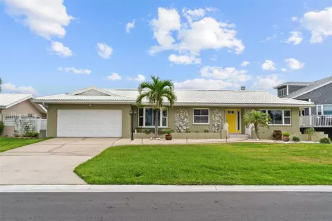 113 16th St, Belleair Beach, FL 33786