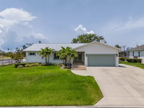817 Eagle Ln, Apollo Beach, FL 33572