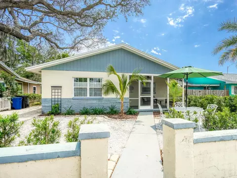 106 E Cedar St, Tarpon Springs, FL 34689