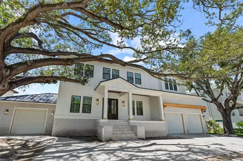 690 Geneva Pl, Tampa, FL 33606