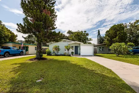 5527 Kelly Dr N, Saint Petersburg, FL 33703