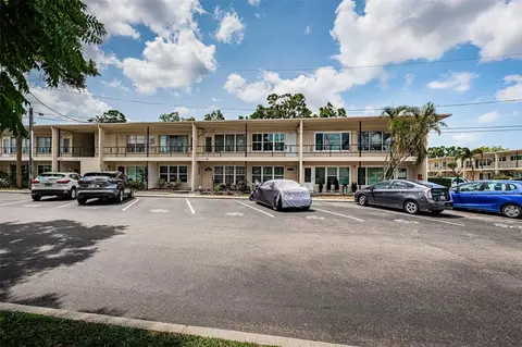 5694 40th Ter N #423, Kenneth City, FL 33709