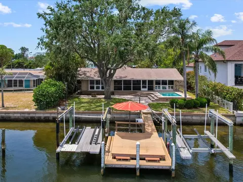 150 Carlyle Dr, Palm Harbor, FL 34683