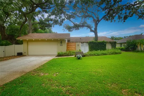 13878 Oak Forest Blvd N, Seminole, FL 33776