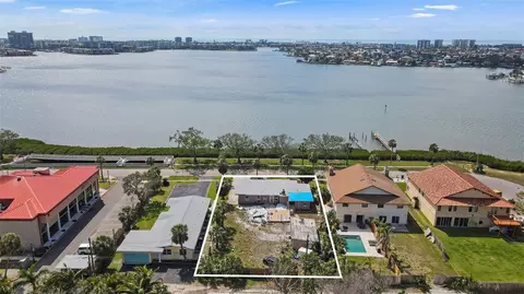 7075 Sunset Dr S, South Pasadena, FL 33707