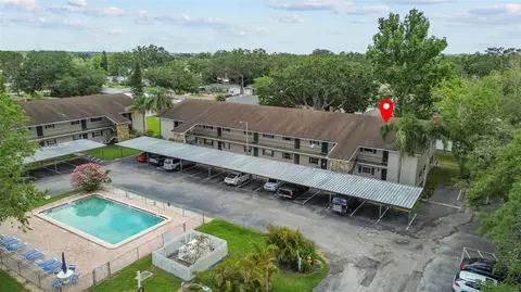 9821 113th St #201, Seminole, FL 33772