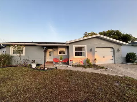 821 Karen St, Palm Harbor, FL 34684