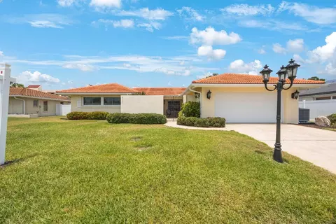13821 Joyce Dr, Largo, FL 33774