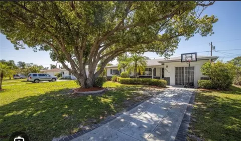 9796 52nd Ter N, Saint Petersburg, FL 33708