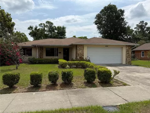 13742 14th St, Dade City, FL 33525