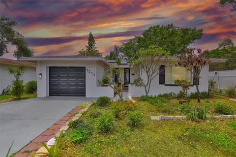5219 4th St S, Saint Petersburg, FL 33705