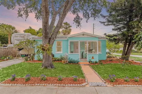 653 E Spruce St, Tarpon Springs, FL 34689