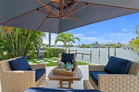 243 Hermosita Dr, Saint Pete Beach, FL 33706