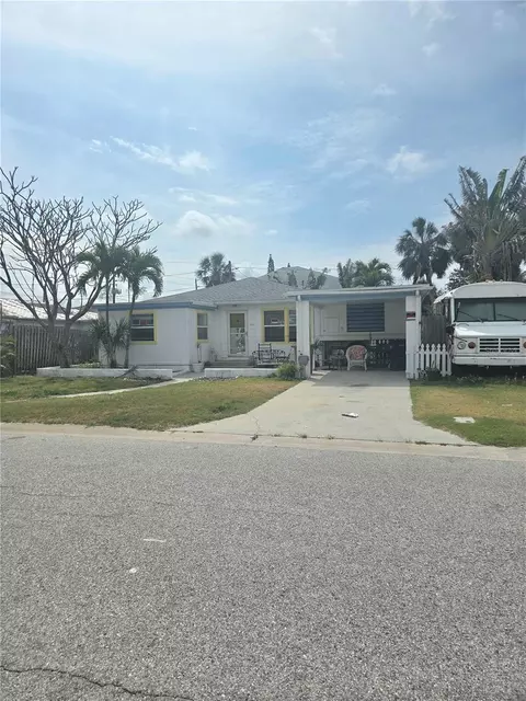 135 143rd Ave E, Madeira Beach, FL 33708
