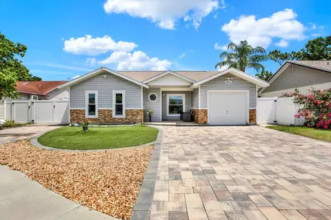 5875 Darren Ct N, Clearwater, FL 33760