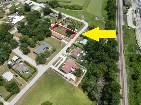14306 1st St, Dade City, FL 33525
