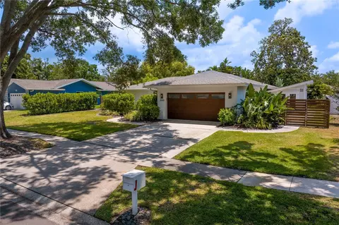 2665 Clubhouse Dr N, Clearwater, FL 33761