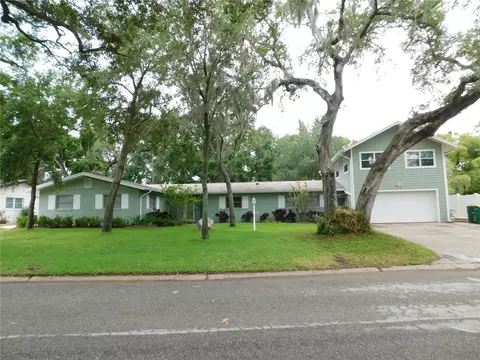 888 Forest Glen Rd, Clearwater, FL 33765