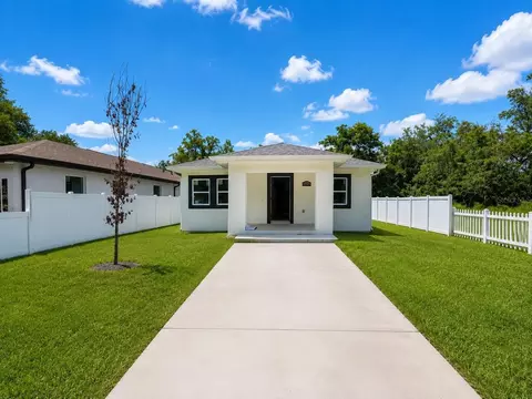 3704 Smith Tree St, Tampa, FL 33619