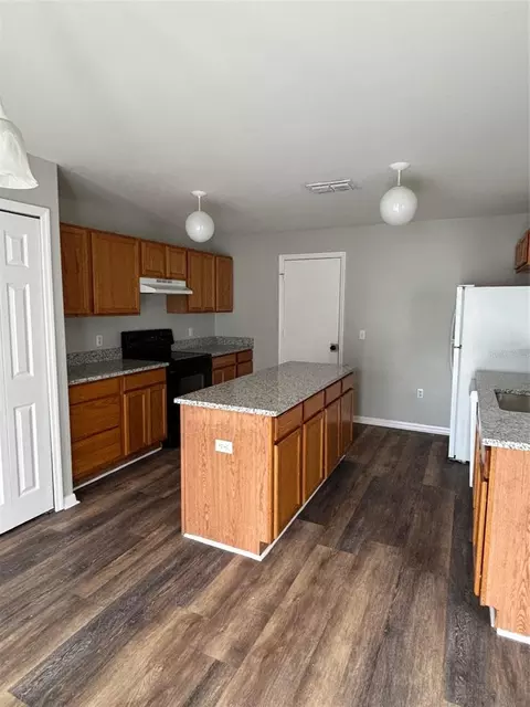 Kitchen - 11102 Summer Star Dr, Riverview, FL 33579 photo 3 of 4