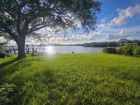 5688 Oakhurst Dr, Seminole, FL 33772