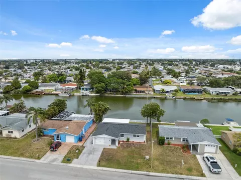 2252 Society Dr, Holiday, FL 34691