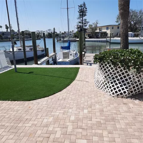 319 Boca Ciega Dr, Madeira Beach, FL 33708