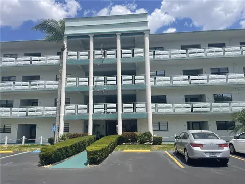 5970 80th St N #204, Saint Petersburg, FL 33709