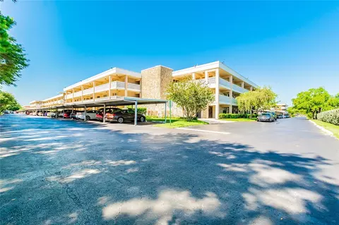 4885 1st St NE #110, Saint Petersburg, FL 33703