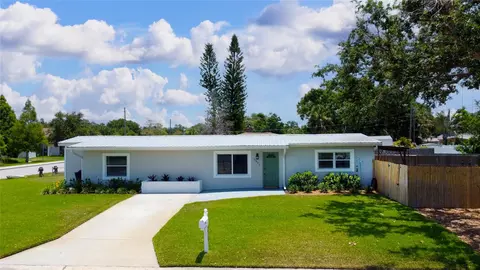 3951 72nd St N, Saint Petersburg, FL 33709