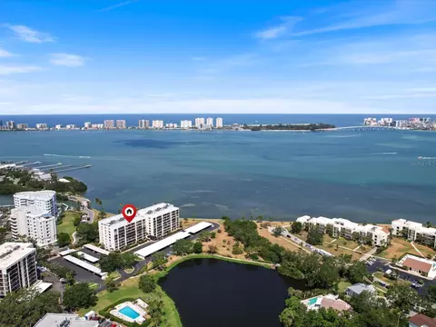 100 Oakmont Ln #305, Belleair, FL 33756