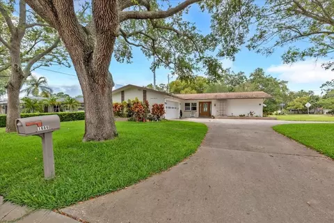 1666 Souvenir Dr, Clearwater, FL 33755