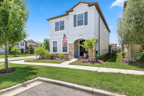 5717 Village Center Dr, Lithia, FL 33547
